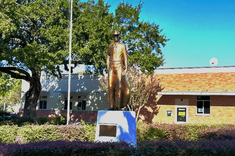 Culture Atascosa County Texas, bronze cowboy